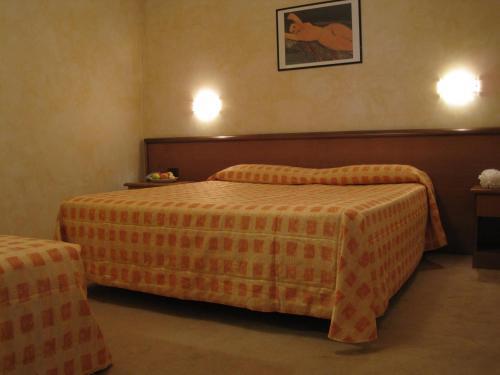 Hotel Italia 카르마뇰라 외부 사진