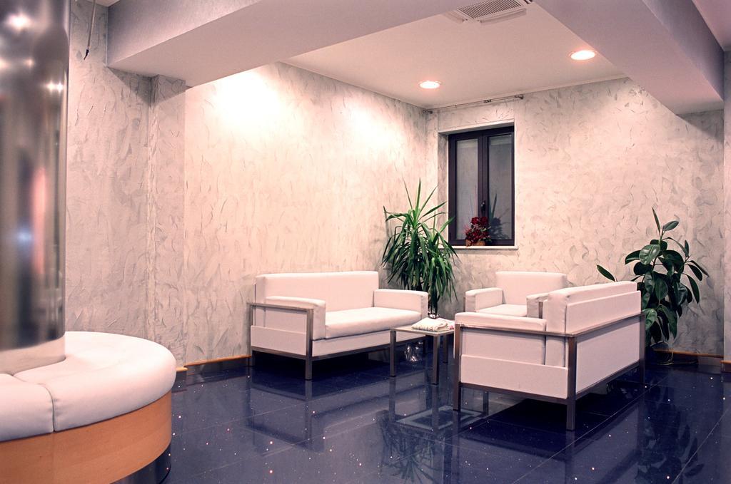 Hotel Italia 카르마뇰라 외부 사진