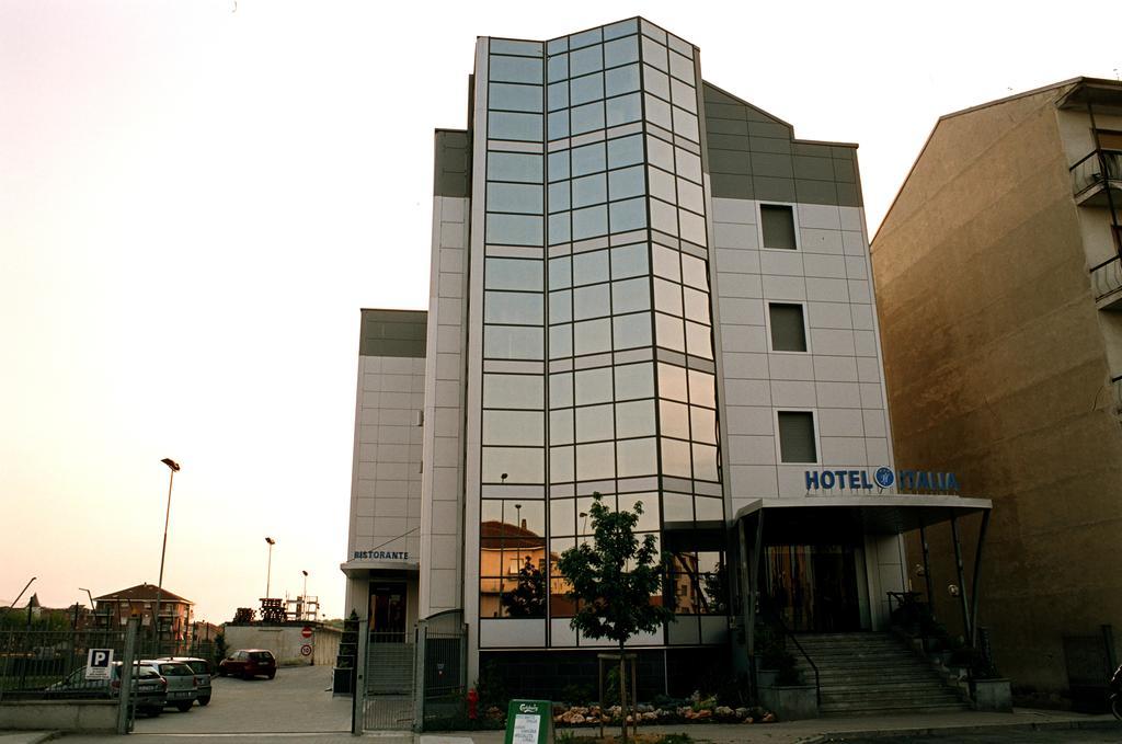 Hotel Italia 카르마뇰라 외부 사진