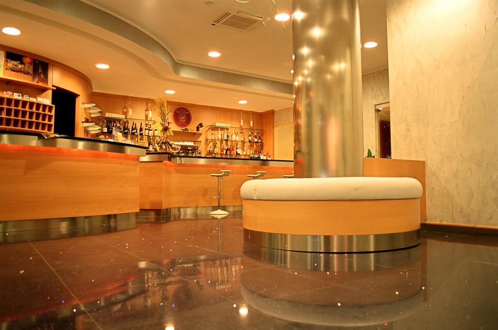 Hotel Italia 카르마뇰라 외부 사진