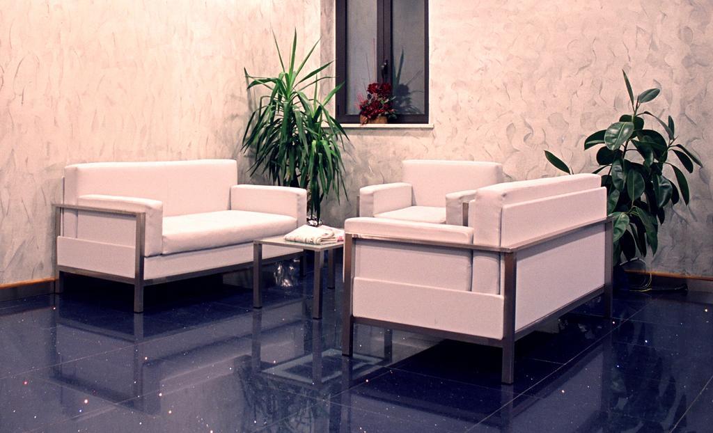 Hotel Italia 카르마뇰라 외부 사진
