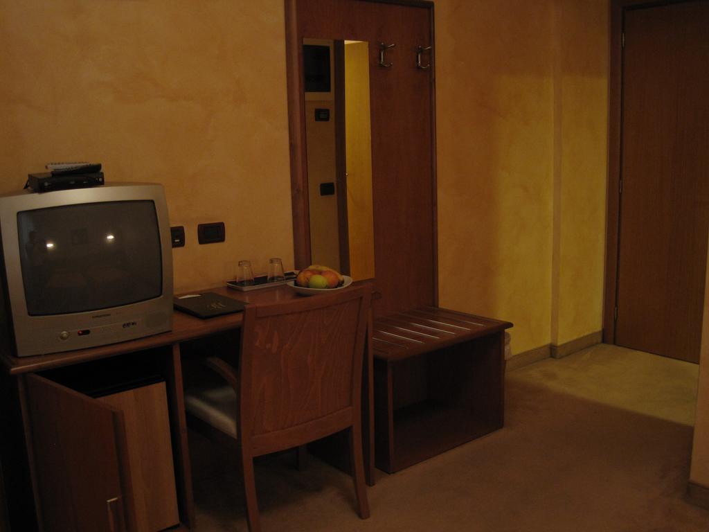 Hotel Italia 카르마뇰라 객실 사진